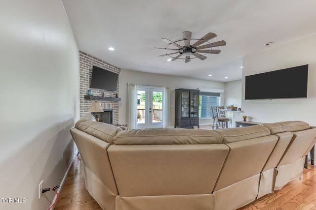 1007 Deerfoot Circle, Rogersville, TN 37857