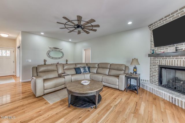 1007 Deerfoot Circle, Rogersville, TN 37857