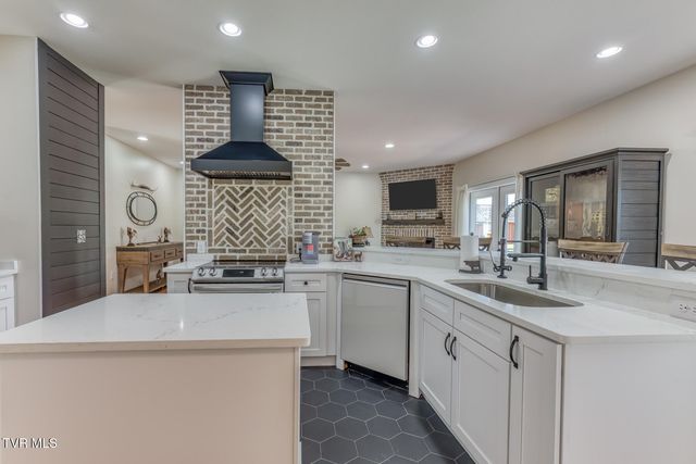 1007 Deerfoot Circle, Rogersville, TN 37857