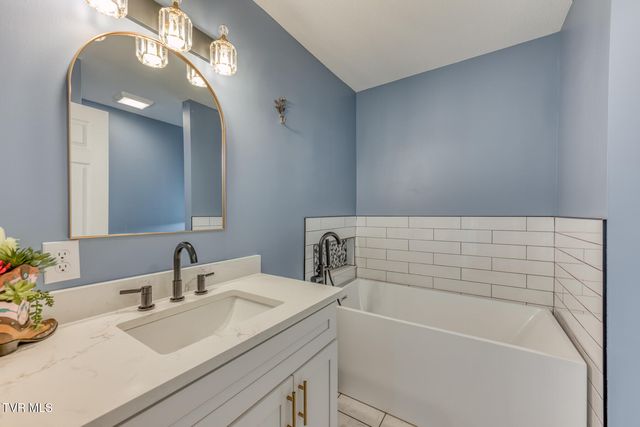 1007 Deerfoot Circle, Rogersville, TN 37857