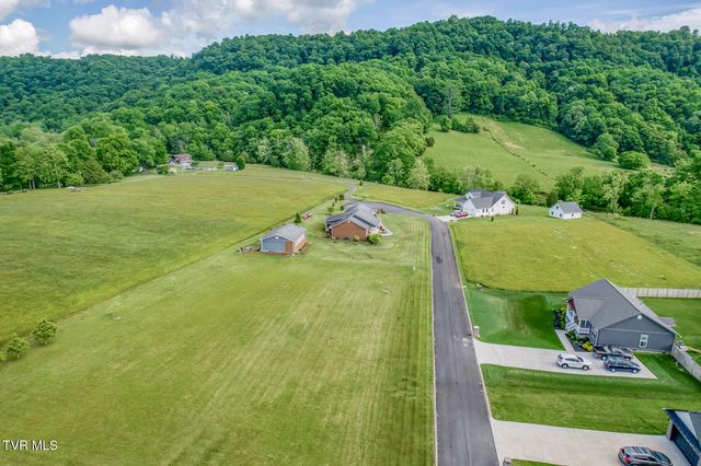 1007 Deerfoot Circle, Rogersville, TN 37857