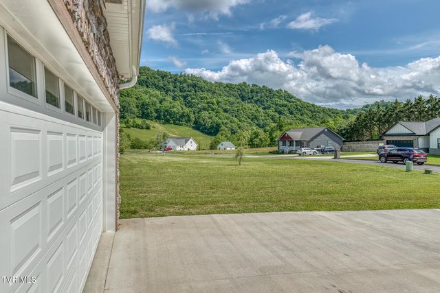 1007 Deerfoot Circle, Rogersville, TN 37857