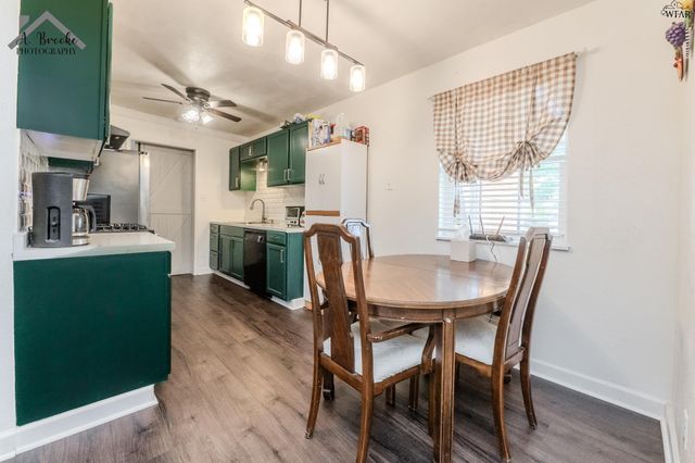 613 W TEXAS AVENUE, Iowa Park, TX 76367