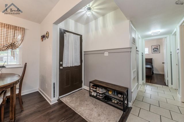 613 W TEXAS AVENUE, Iowa Park, TX 76367