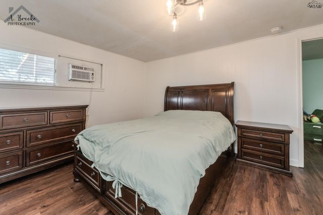 613 W TEXAS AVENUE, Iowa Park, TX 76367