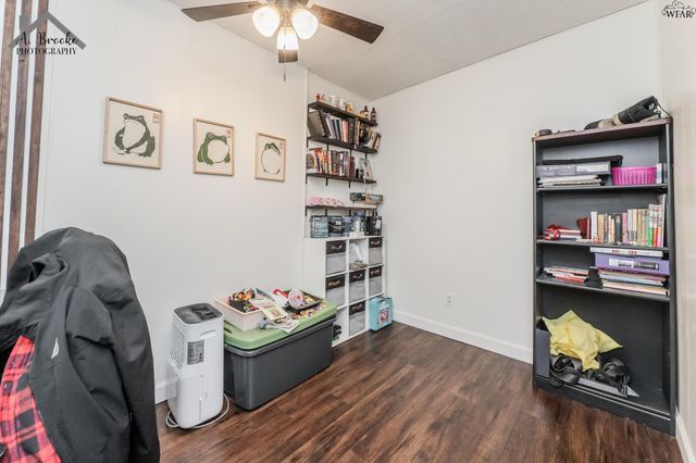 613 W TEXAS AVENUE, Iowa Park, TX 76367