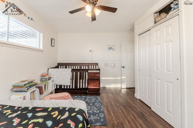 613 W TEXAS AVENUE, Iowa Park, TX 76367