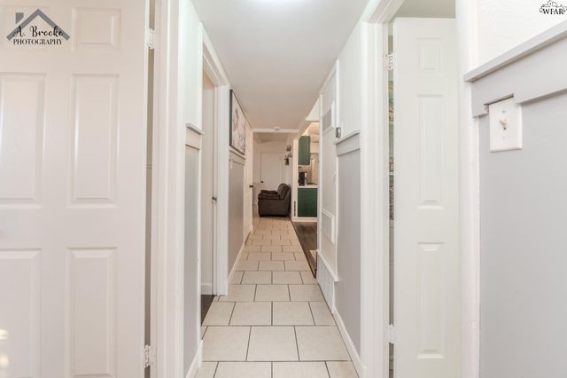 613 W TEXAS AVENUE, Iowa Park, TX 76367