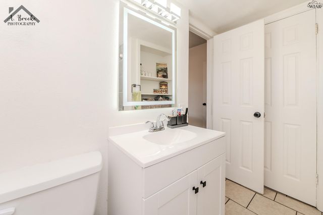 613 W TEXAS AVENUE, Iowa Park, TX 76367