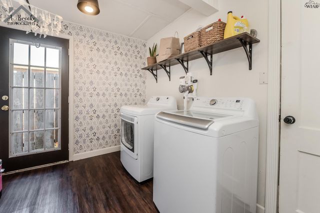 613 W TEXAS AVENUE, Iowa Park, TX 76367