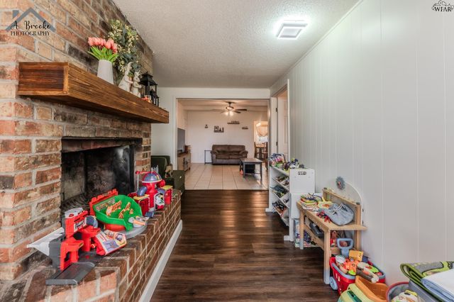 613 W TEXAS AVENUE, Iowa Park, TX 76367