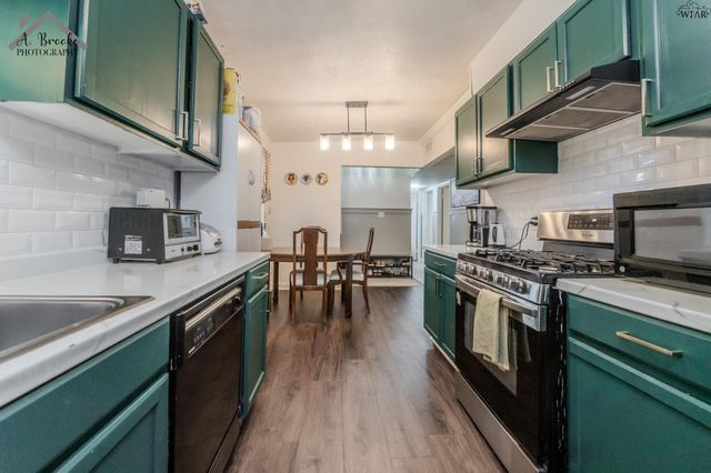 613 W TEXAS AVENUE, Iowa Park, TX 76367