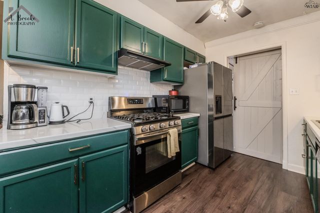 613 W TEXAS AVENUE, Iowa Park, TX 76367