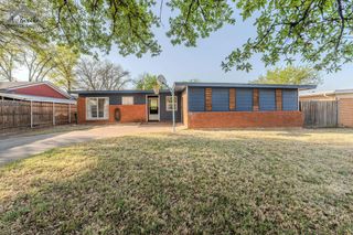 613 W TEXAS AVENUE, Iowa Park, TX 76367