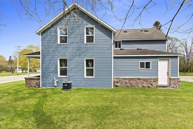572 GREEN BAY AVENUE, Oconto Falls, WI 54154