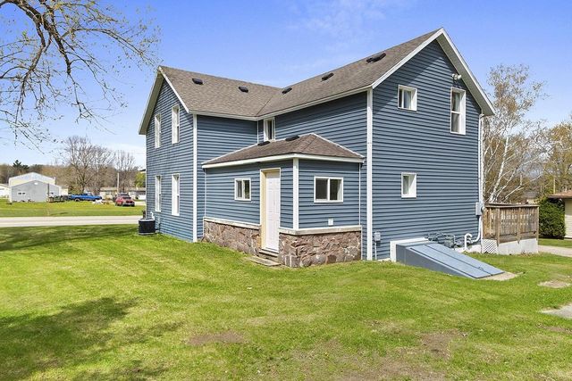 572 GREEN BAY AVENUE, Oconto Falls, WI 54154