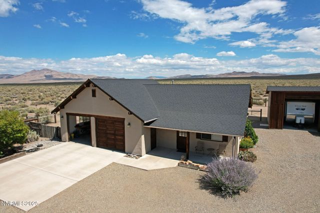 10 Dee Court, Smith Valley, NV 89430