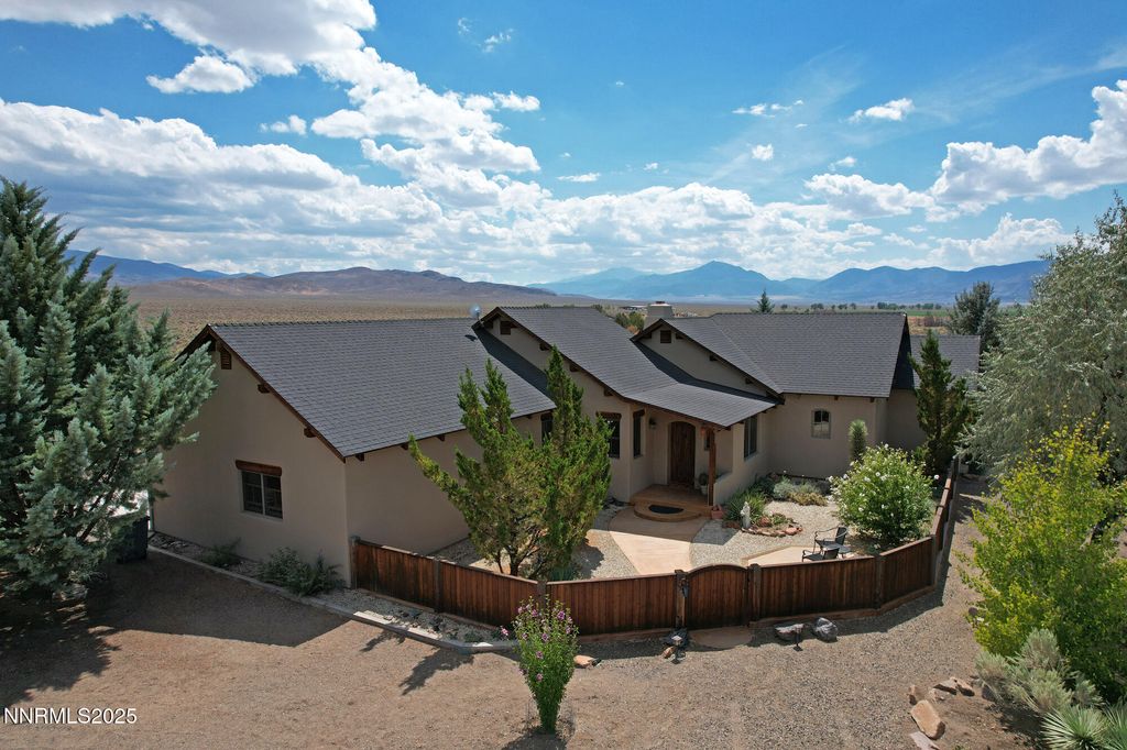 10 Dee Court, Smith Valley, NV 89430