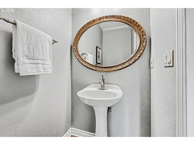 9028 Nw BENSON St, Portland, OR 97229