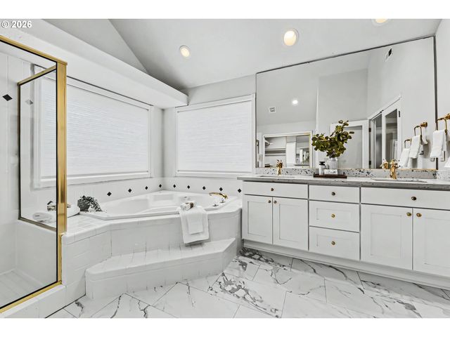 9028 Nw BENSON St, Portland, OR 97229