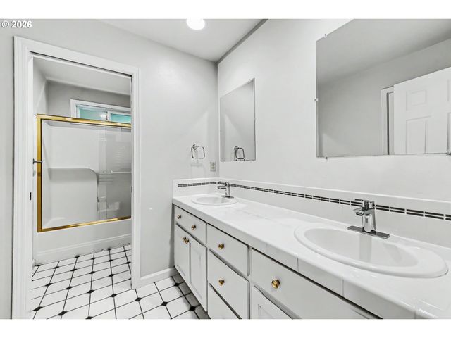 9028 Nw BENSON St, Portland, OR 97229