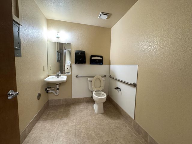 1890 Park Marina Drive, 101, Redding, CA 96001