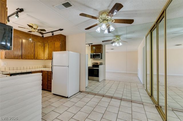 2458 Paradise Village Way, Las Vegas, NV 89120