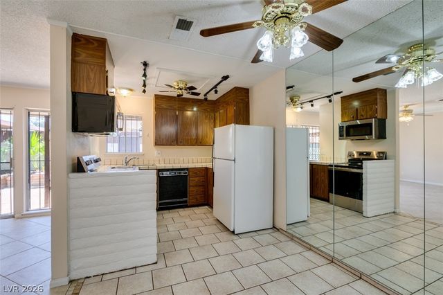 2458 Paradise Village Way, Las Vegas, NV 89120