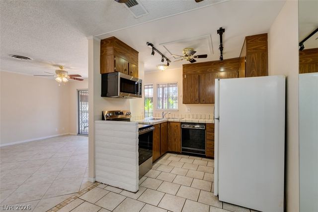 2458 Paradise Village Way, Las Vegas, NV 89120