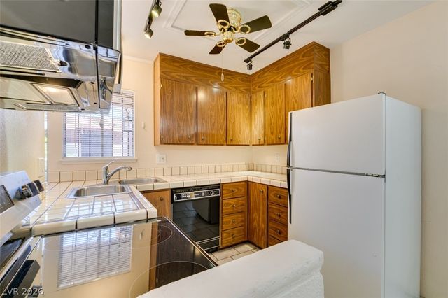 2458 Paradise Village Way, Las Vegas, NV 89120