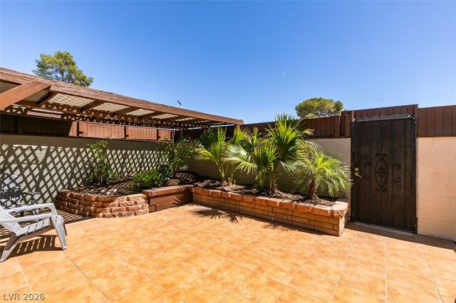 2458 Paradise Village Way, Las Vegas, NV 89120