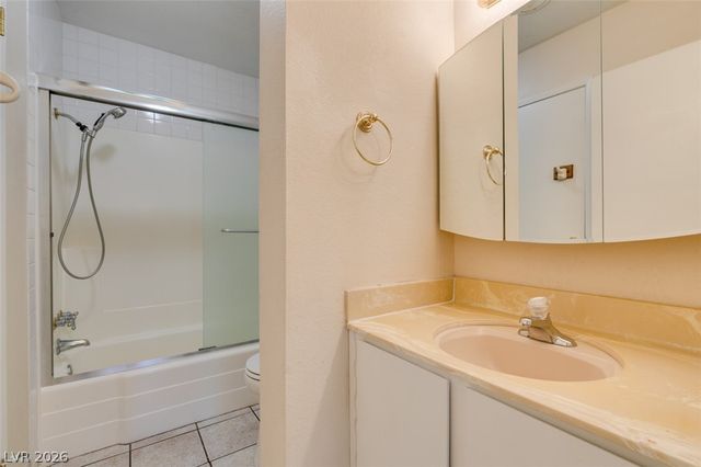 2458 Paradise Village Way, Las Vegas, NV 89120