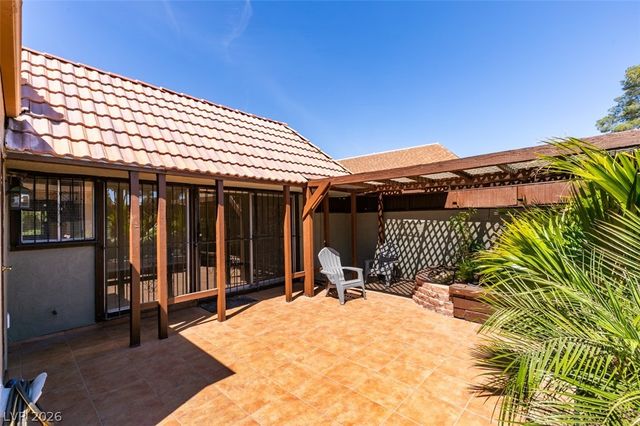 2458 Paradise Village Way, Las Vegas, NV 89120