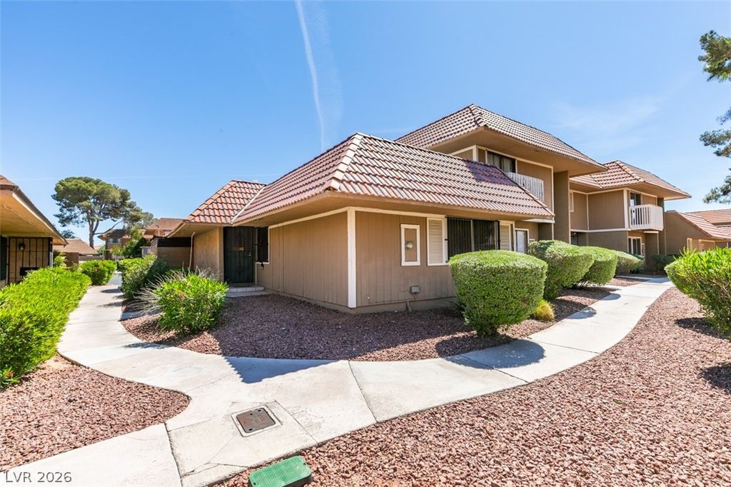 2458 Paradise Village Way, Las Vegas, NV 89120