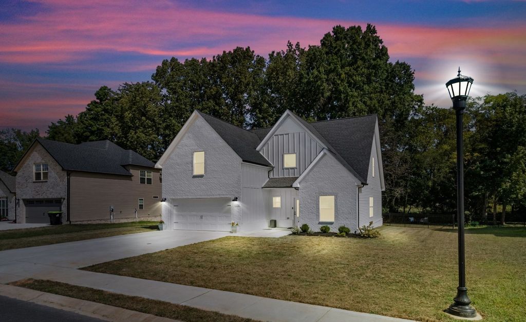 1132 Chagford Dr, Clarksville, TN 37043