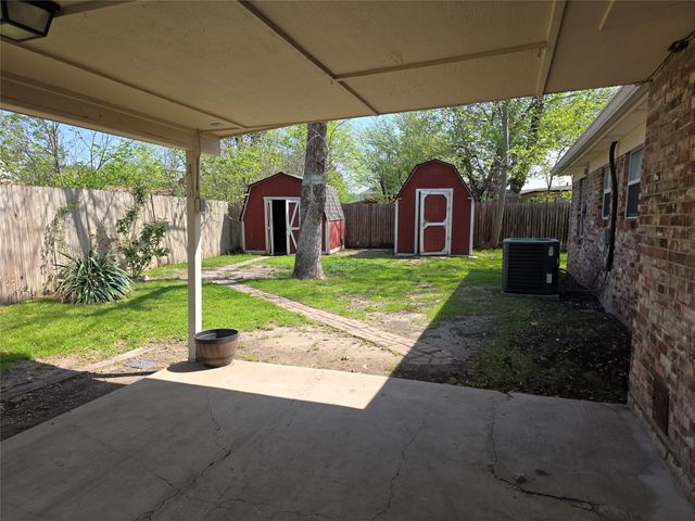 272 Palomino Drive, Saginaw, TX 76179