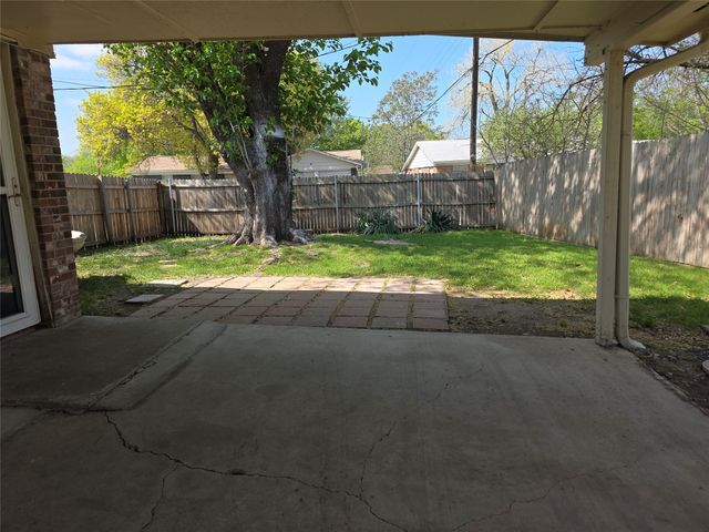 272 Palomino Drive, Saginaw, TX 76179