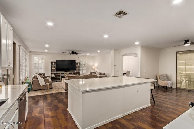 7411 S 25TH Drive, Phoenix, AZ 85041