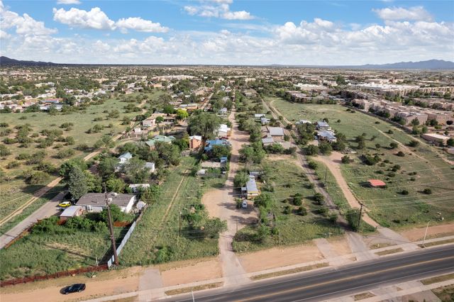 2753 Calle Eugenio, Santa Fe, NM 87507