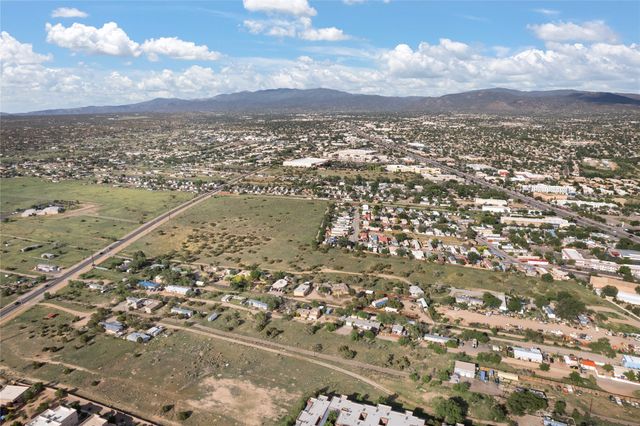 2753 Calle Eugenio, Santa Fe, NM 87507