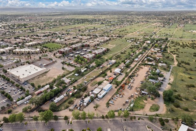2753 Calle Eugenio, Santa Fe, NM 87507