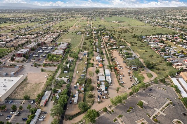 2753 Calle Eugenio, Santa Fe, NM 87507