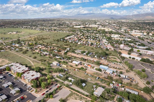 2753 Calle Eugenio, Santa Fe, NM 87507