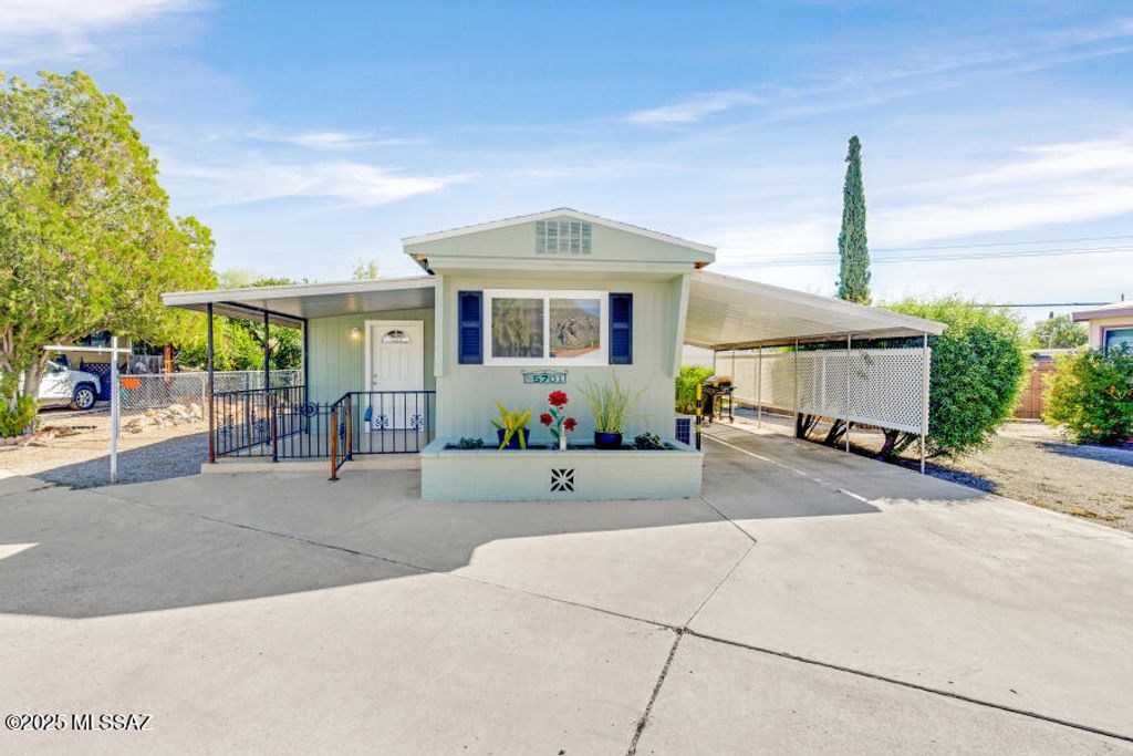 5701 W Flying M Street, Tucson, AZ 85713