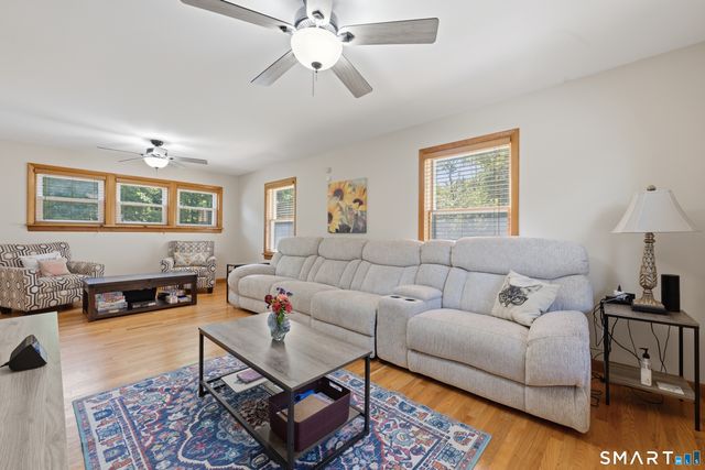 11 Birdseye Rd Extension, Shelton, CT 06484