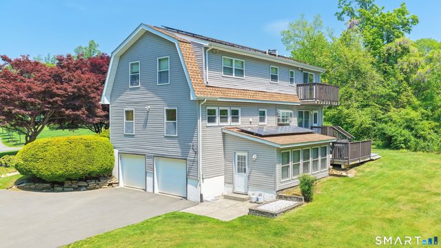 11 Birdseye Rd Extension, Shelton, CT 06484