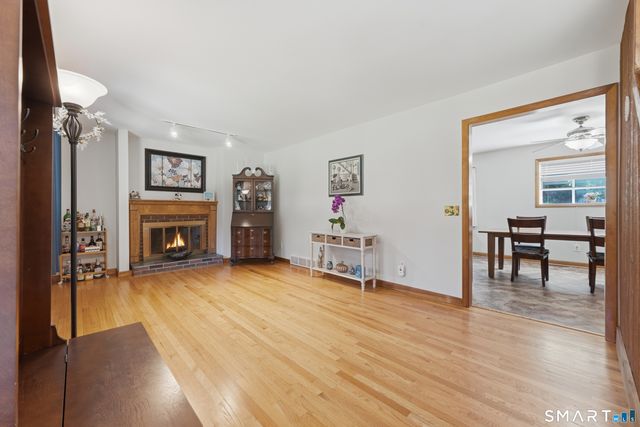 11 Birdseye Rd Extension, Shelton, CT 06484