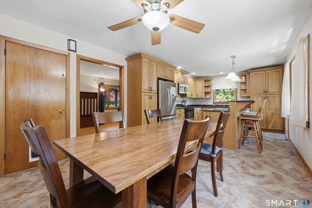 11 Birdseye Rd Extension, Shelton, CT 06484