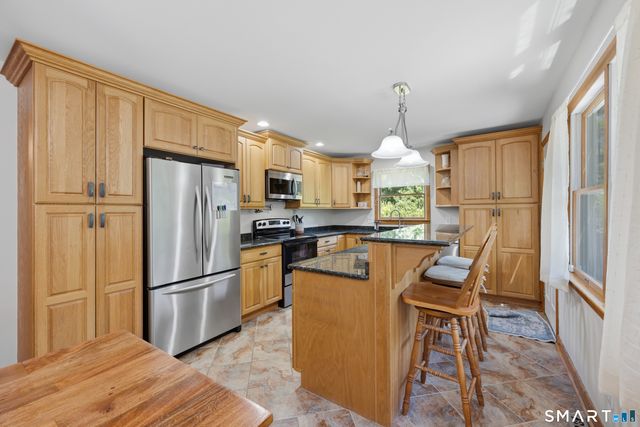 11 Birdseye Rd Extension, Shelton, CT 06484