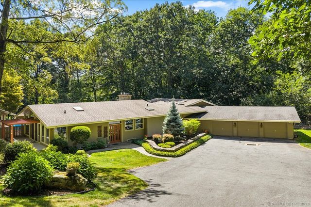 18 Huntington Lane, Norwich, CT 06360